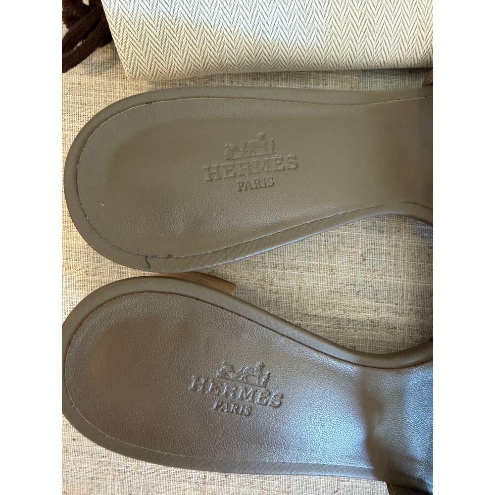 Hermès Oasis Sandals Etoupe Epsom Leather Heels 38.5 Dust Bag Included - Picture 4 of 7